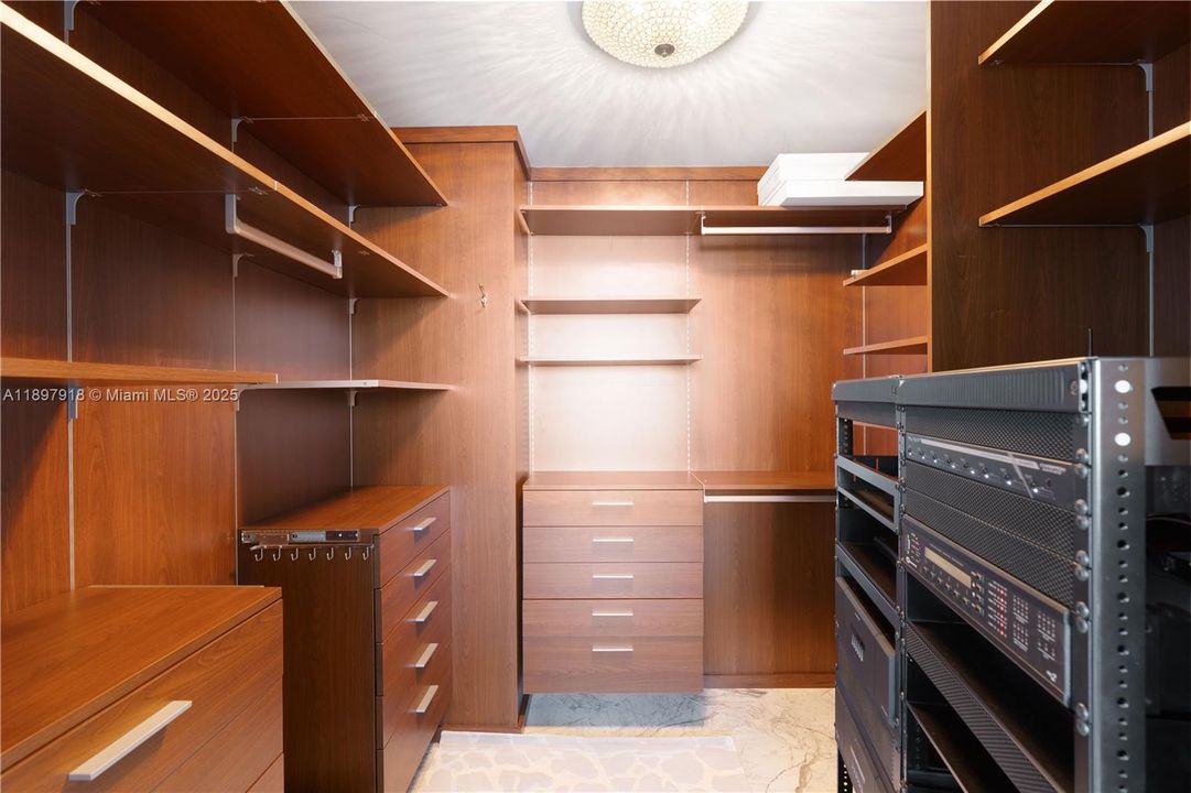 На продажу: $3,190,000 (3 спален, 3 ванн, 2143 Квадратных фут)