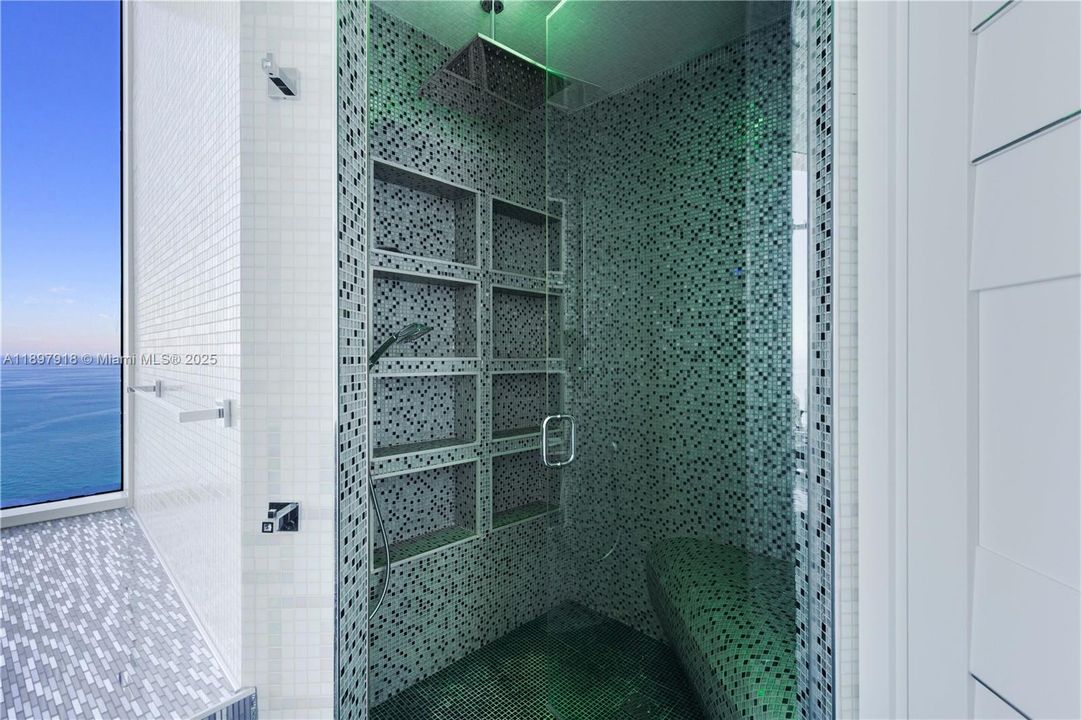 На продажу: $3,190,000 (3 спален, 3 ванн, 2143 Квадратных фут)