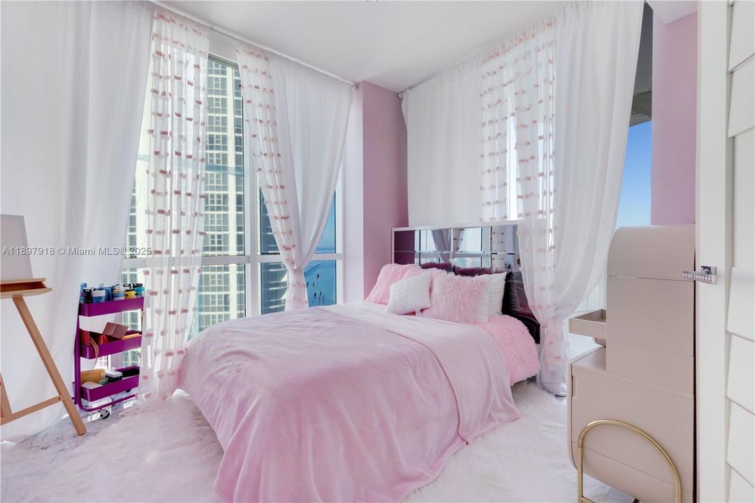 На продажу: $3,190,000 (3 спален, 3 ванн, 2143 Квадратных фут)