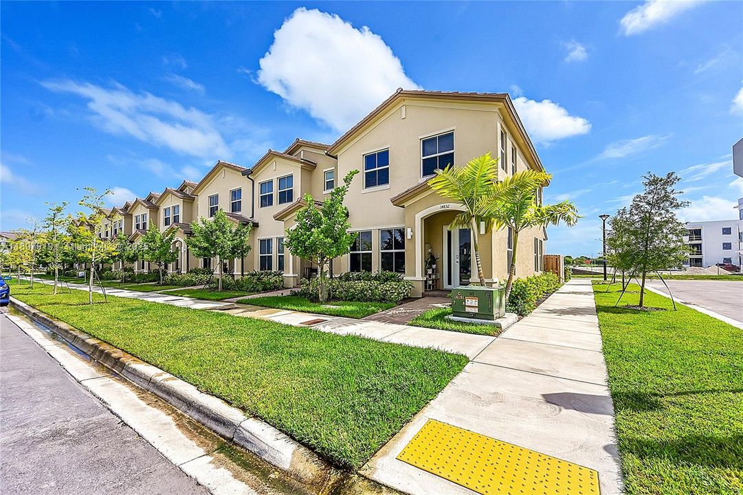 待售: $455,000 (3 贝兹, 2 浴室, 1648 平方英尺)