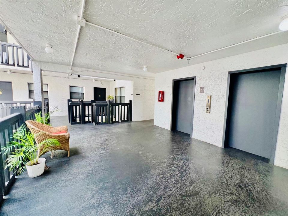 En Venta: $235,900 (2 camas, 2 baños, 1210 Pies cuadrados)