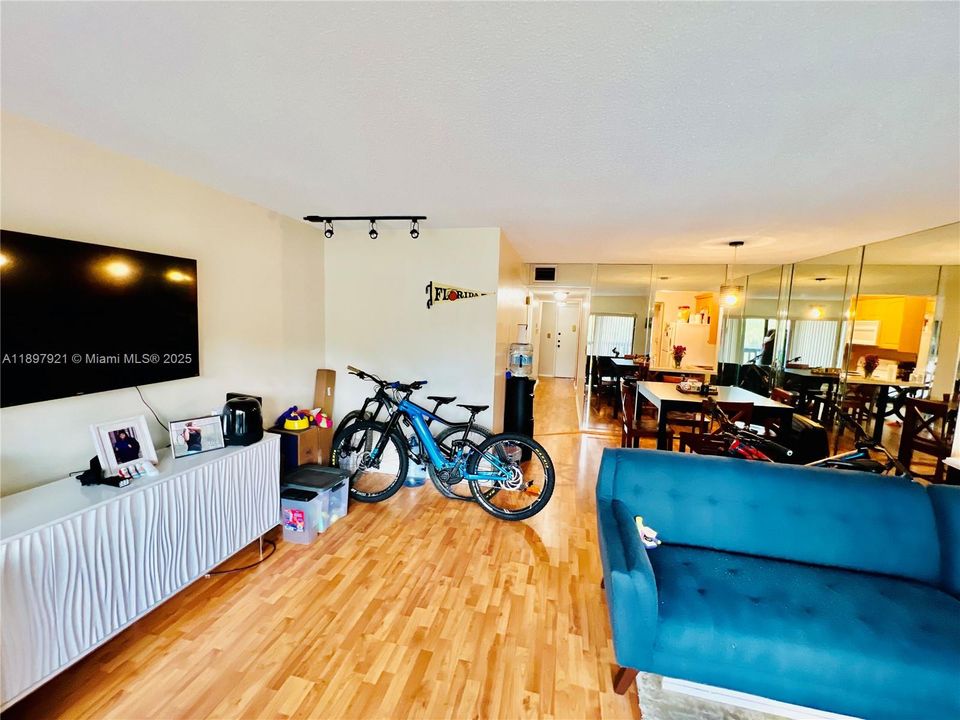 En Venta: $235,900 (2 camas, 2 baños, 1210 Pies cuadrados)