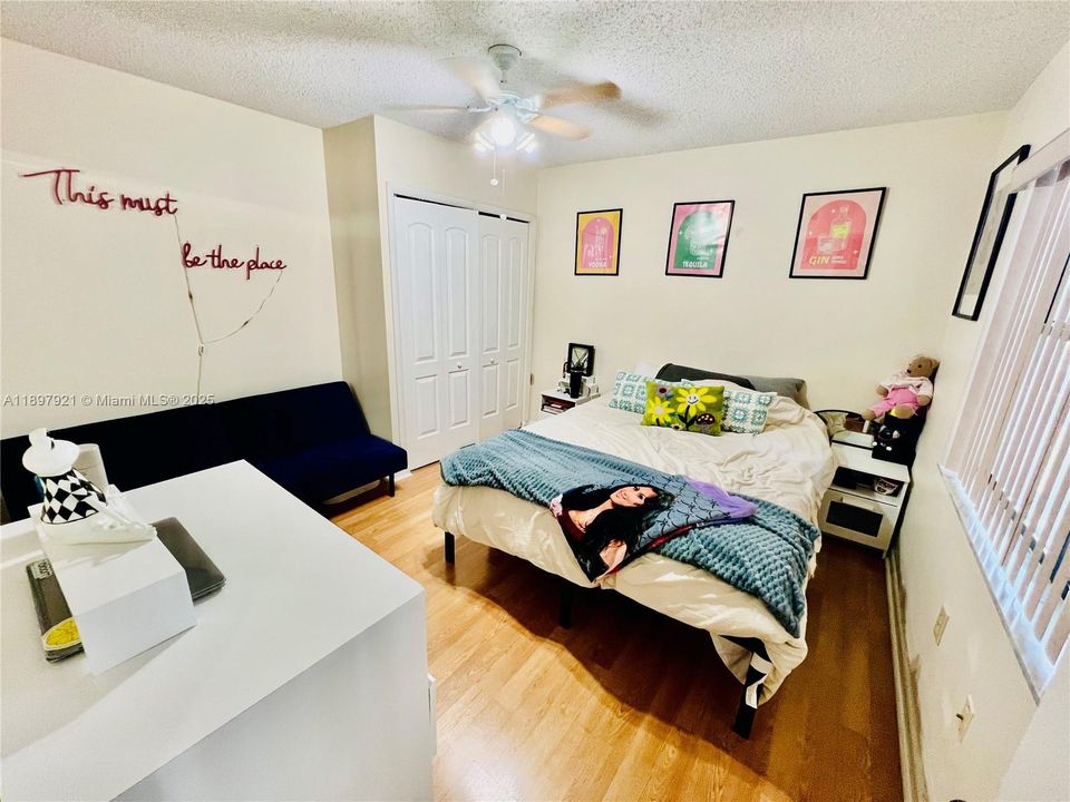 En Venta: $235,900 (2 camas, 2 baños, 1210 Pies cuadrados)