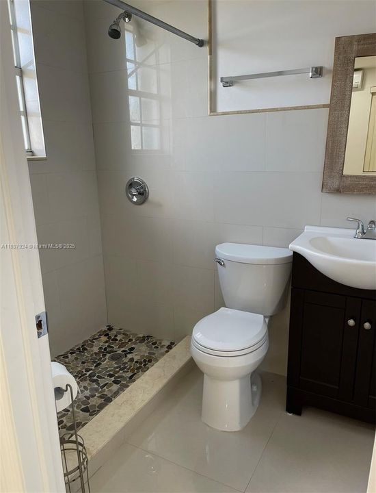 For Rent: $1,550 (1 beds, 1 baths, 750 Square Feet)