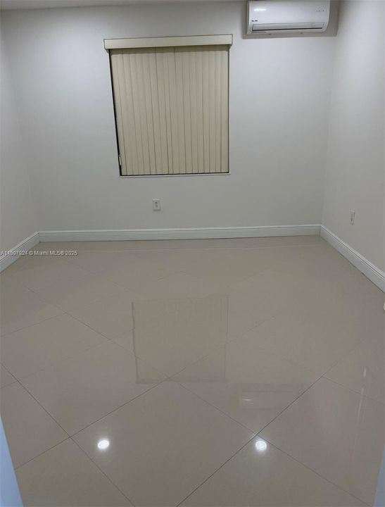 For Rent: $1,550 (1 beds, 1 baths, 750 Square Feet)