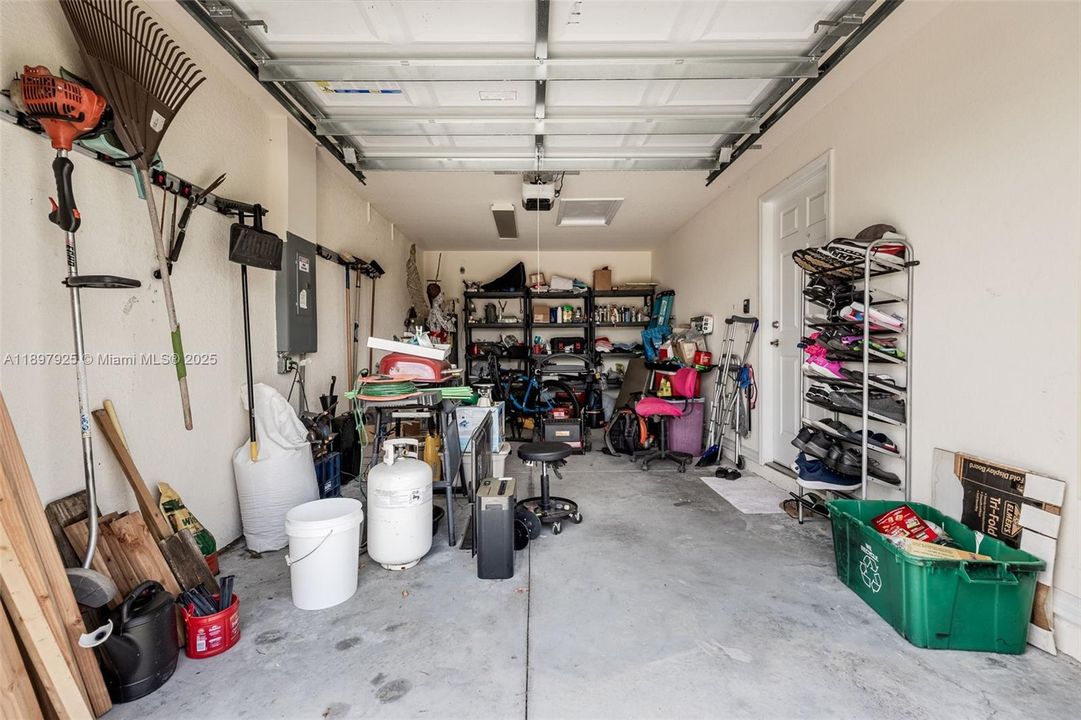 待售: $275,000 (3 贝兹, 2 浴室, 1204 平方英尺)