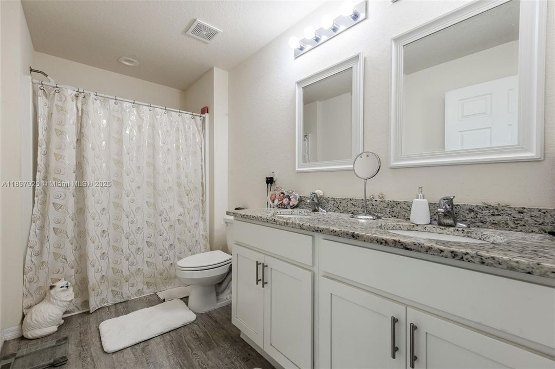 待售: $275,000 (3 贝兹, 2 浴室, 1204 平方英尺)