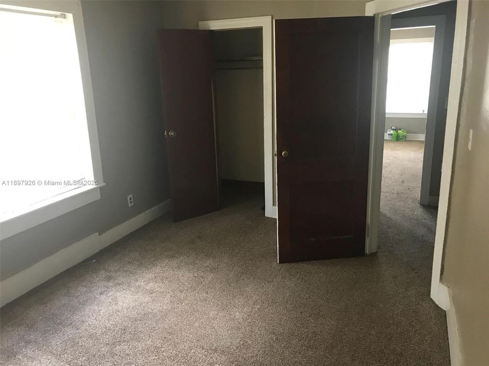 For Rent: $1,500 (5 beds, 1 baths, 0 Square Feet)