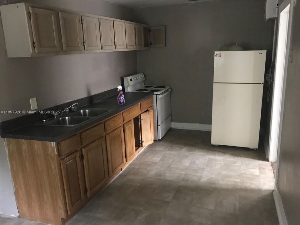 For Rent: $1,500 (5 beds, 1 baths, 0 Square Feet)