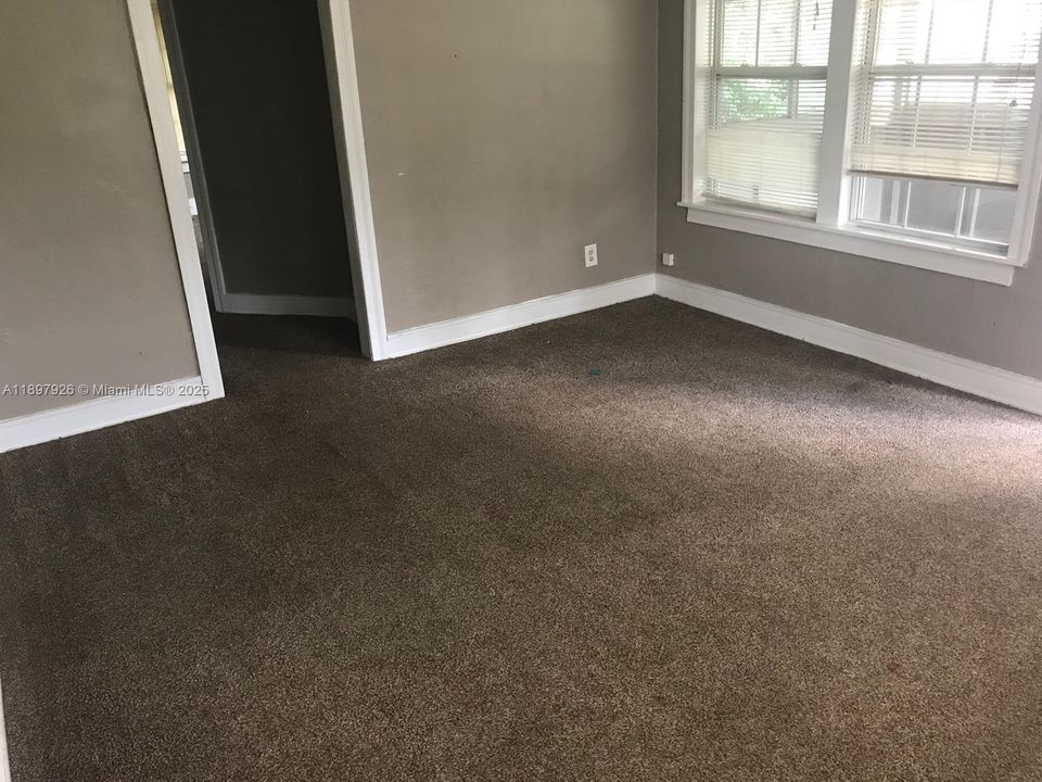 For Rent: $1,500 (5 beds, 1 baths, 0 Square Feet)