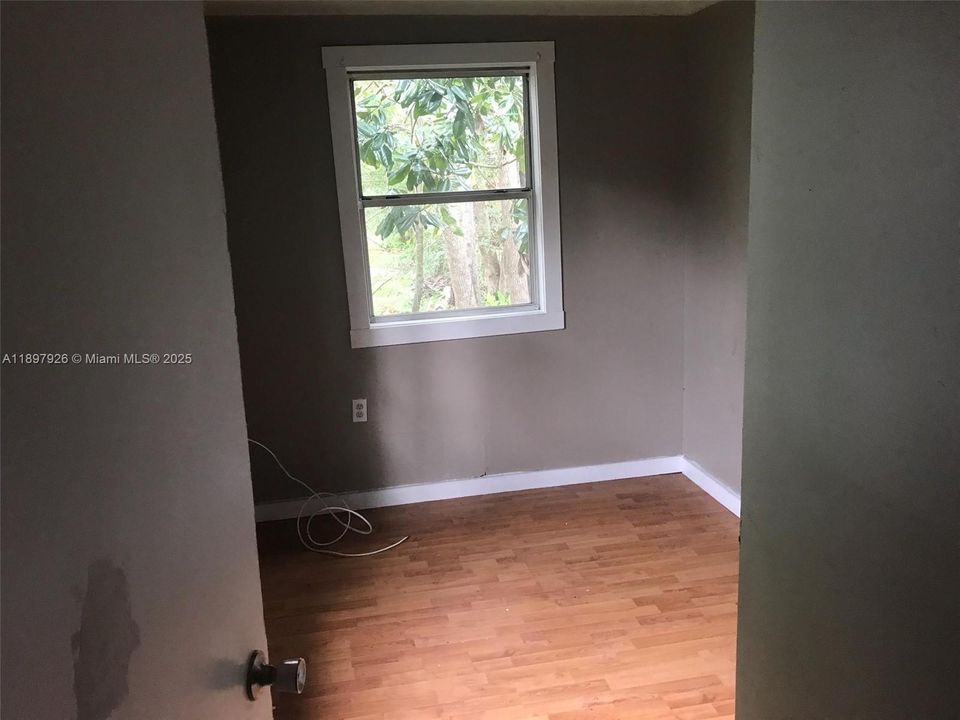 For Rent: $1,500 (5 beds, 1 baths, 0 Square Feet)