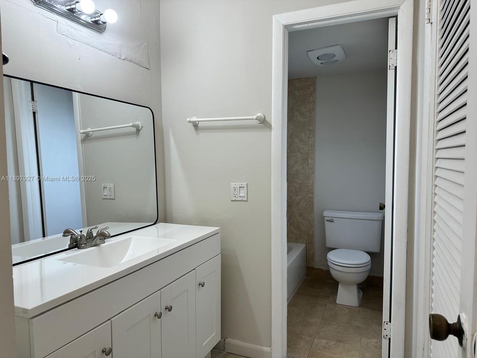 For Sale: $170,000 (1 beds, 1 baths, 835 Square Feet)