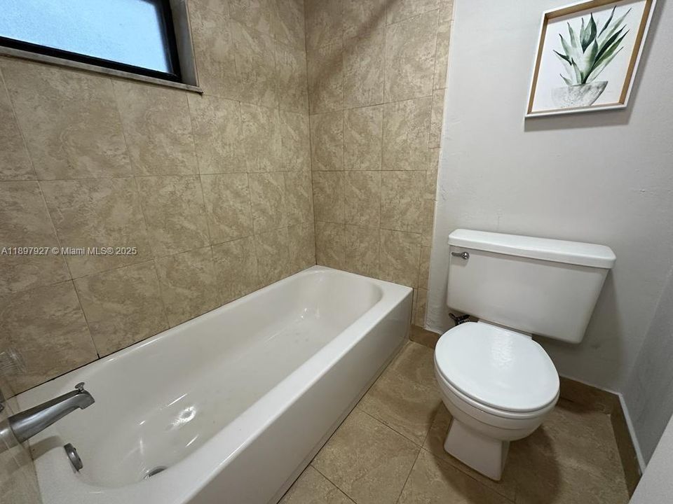 For Sale: $170,000 (1 beds, 1 baths, 835 Square Feet)