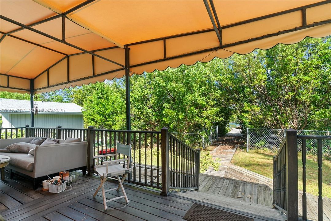 En Venta: $925,000 (2 camas, 1 baños, 924 Pies cuadrados)