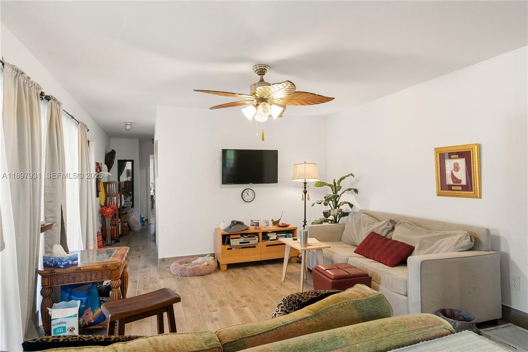 En Venta: $925,000 (2 camas, 1 baños, 924 Pies cuadrados)