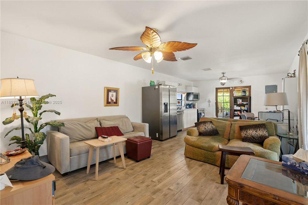 En Venta: $925,000 (2 camas, 1 baños, 924 Pies cuadrados)