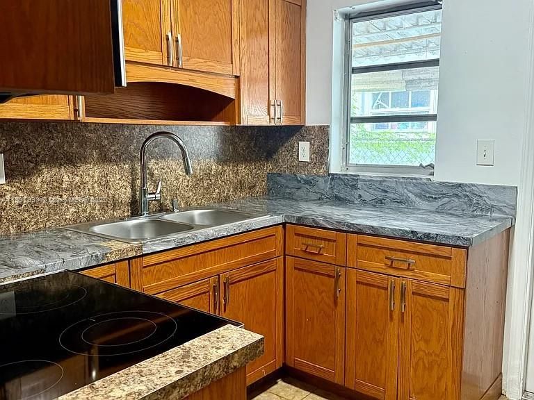 Recently Rented: $2,700 (2 beds, 2 baths, 2798 Square Feet)