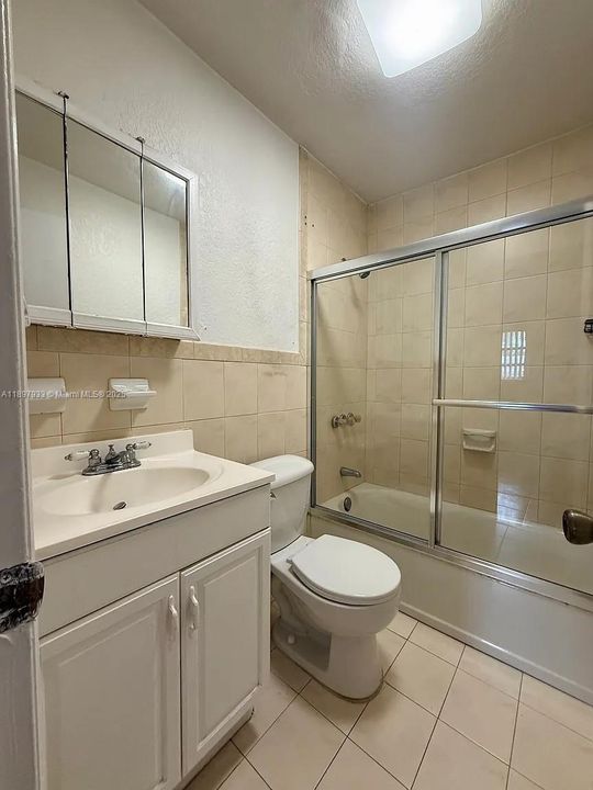 Recently Rented: $2,700 (2 beds, 2 baths, 2798 Square Feet)