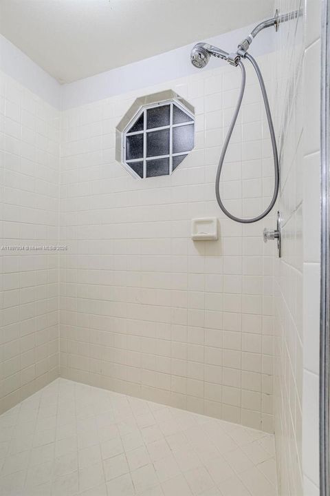 For Sale: $399,000 (2 beds, 2 baths, 1157 Square Feet)