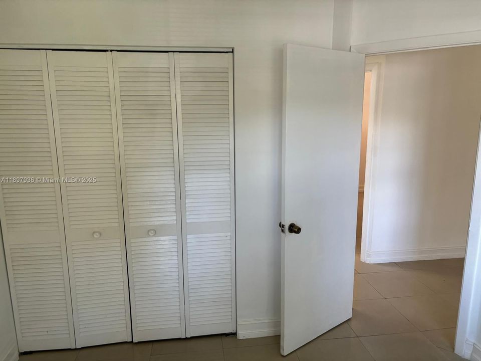 待售: $230,000 (3 贝兹, 2 浴室, 974 平方英尺)