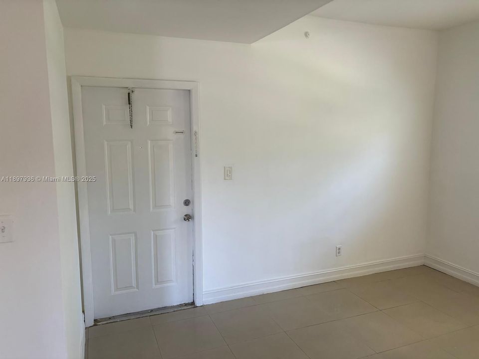 待售: $230,000 (3 贝兹, 2 浴室, 974 平方英尺)