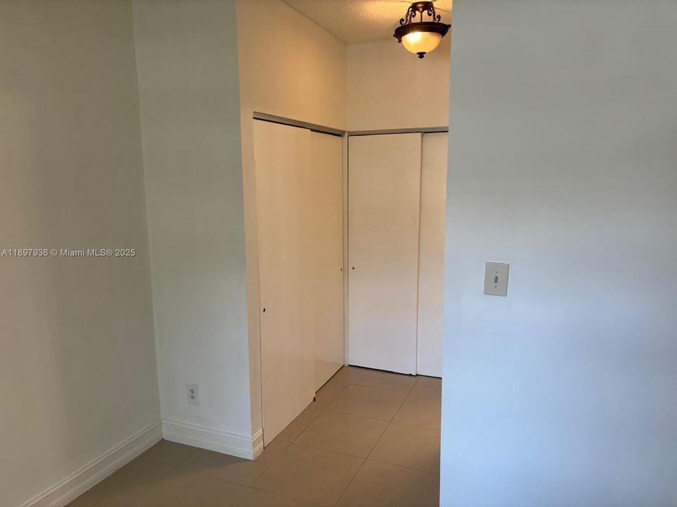 待售: $230,000 (3 贝兹, 2 浴室, 974 平方英尺)