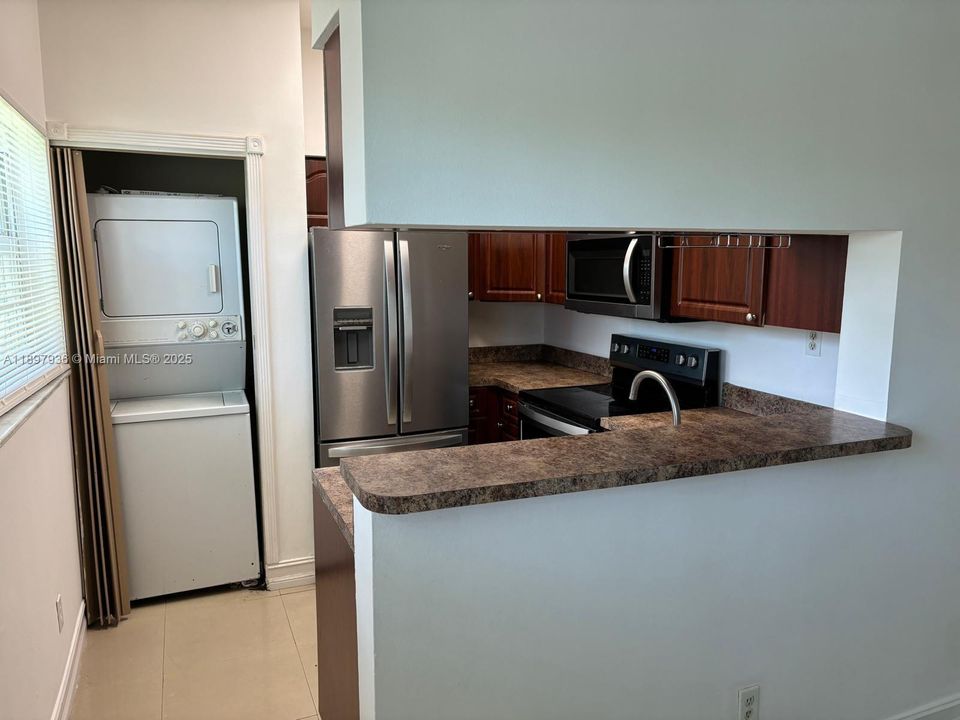 待售: $230,000 (3 贝兹, 2 浴室, 974 平方英尺)