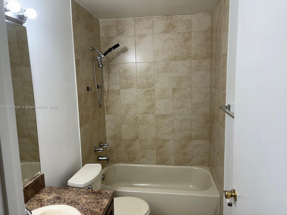 待售: $230,000 (3 贝兹, 2 浴室, 974 平方英尺)