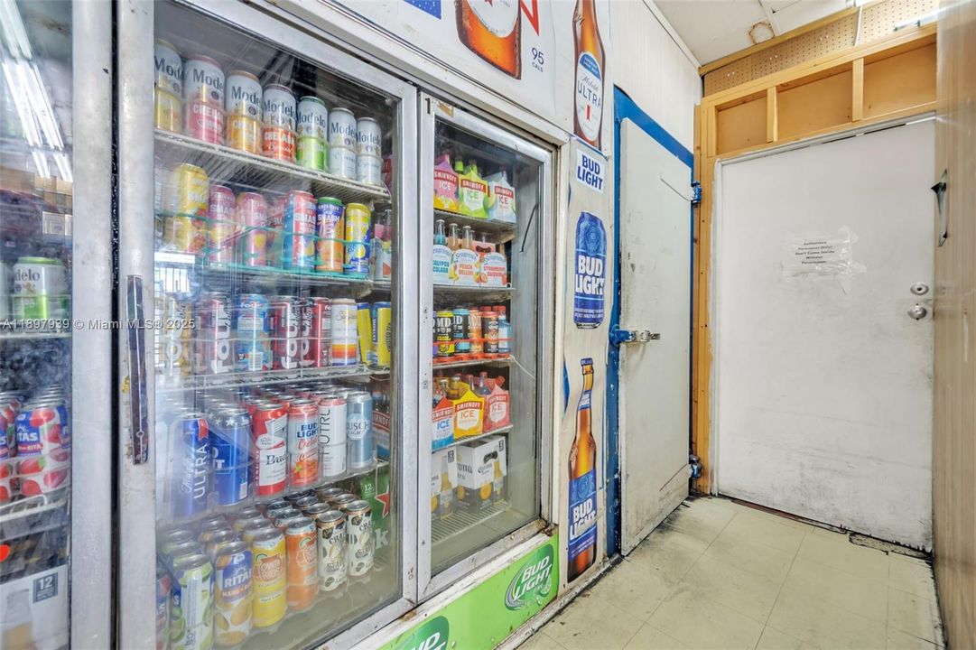 合同活跃: $1,500,000 (0 贝兹, 0 浴室, 0 平方英尺)