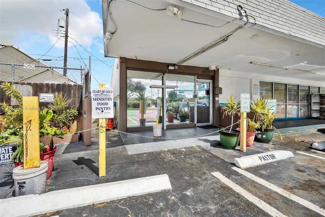 合同活跃: $1,500,000 (0 贝兹, 0 浴室, 0 平方英尺)