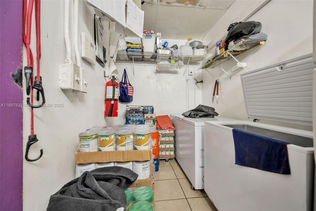 合同活跃: $1,500,000 (0 贝兹, 0 浴室, 0 平方英尺)