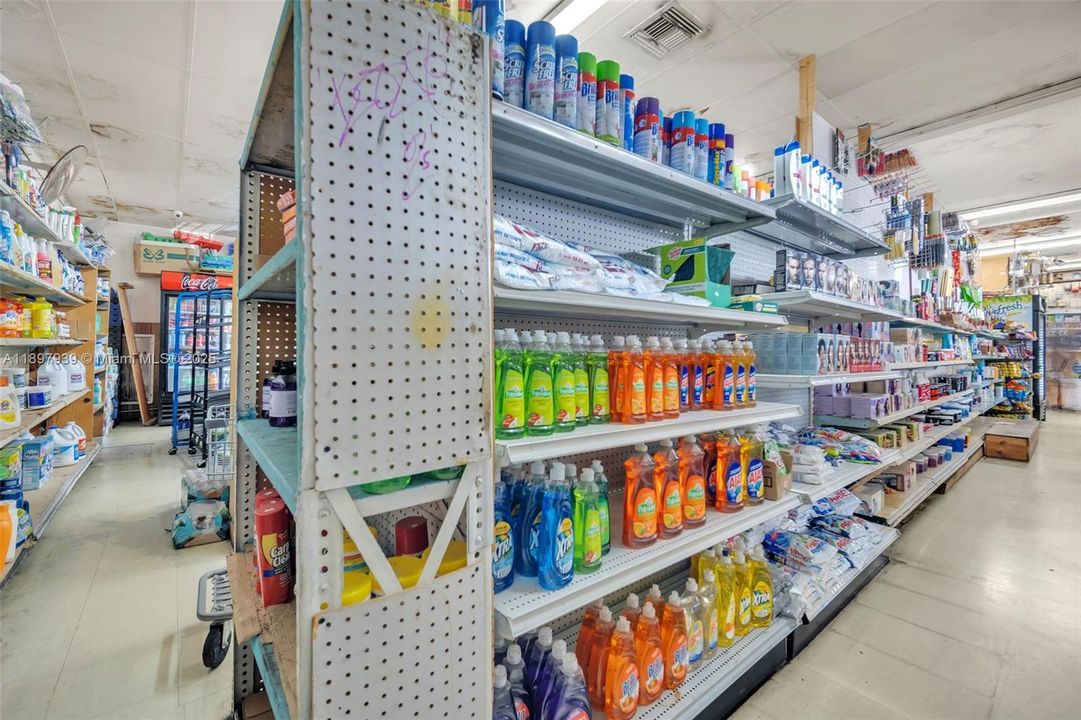 合同活跃: $1,500,000 (0 贝兹, 0 浴室, 0 平方英尺)