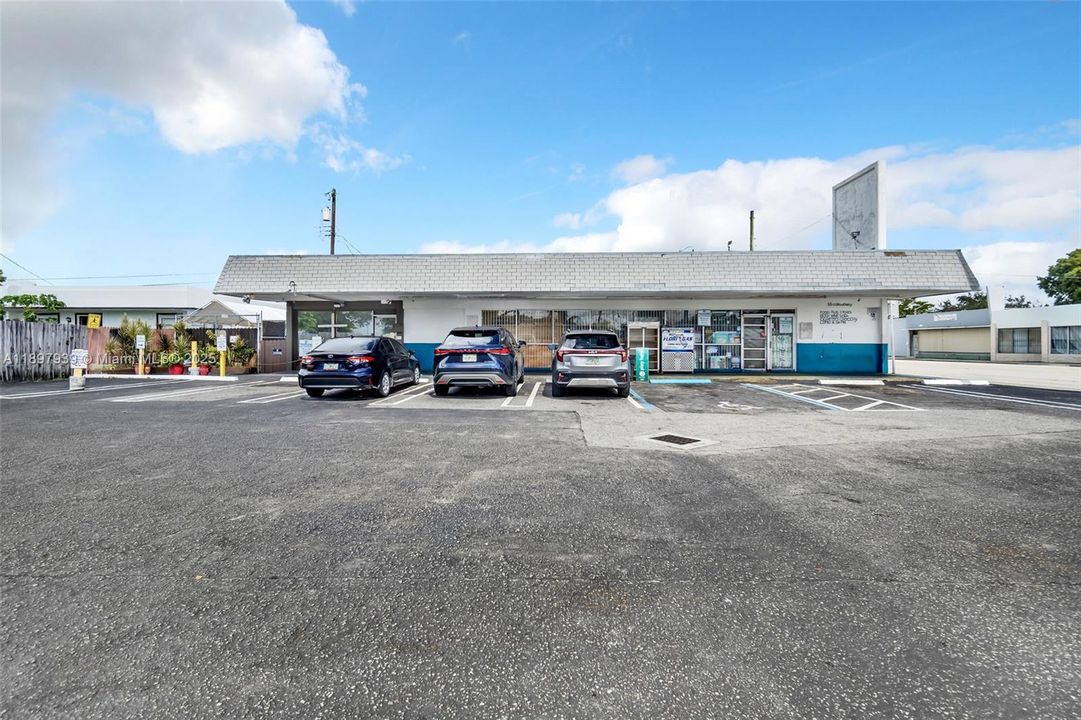 合同活跃: $1,500,000 (0 贝兹, 0 浴室, 0 平方英尺)