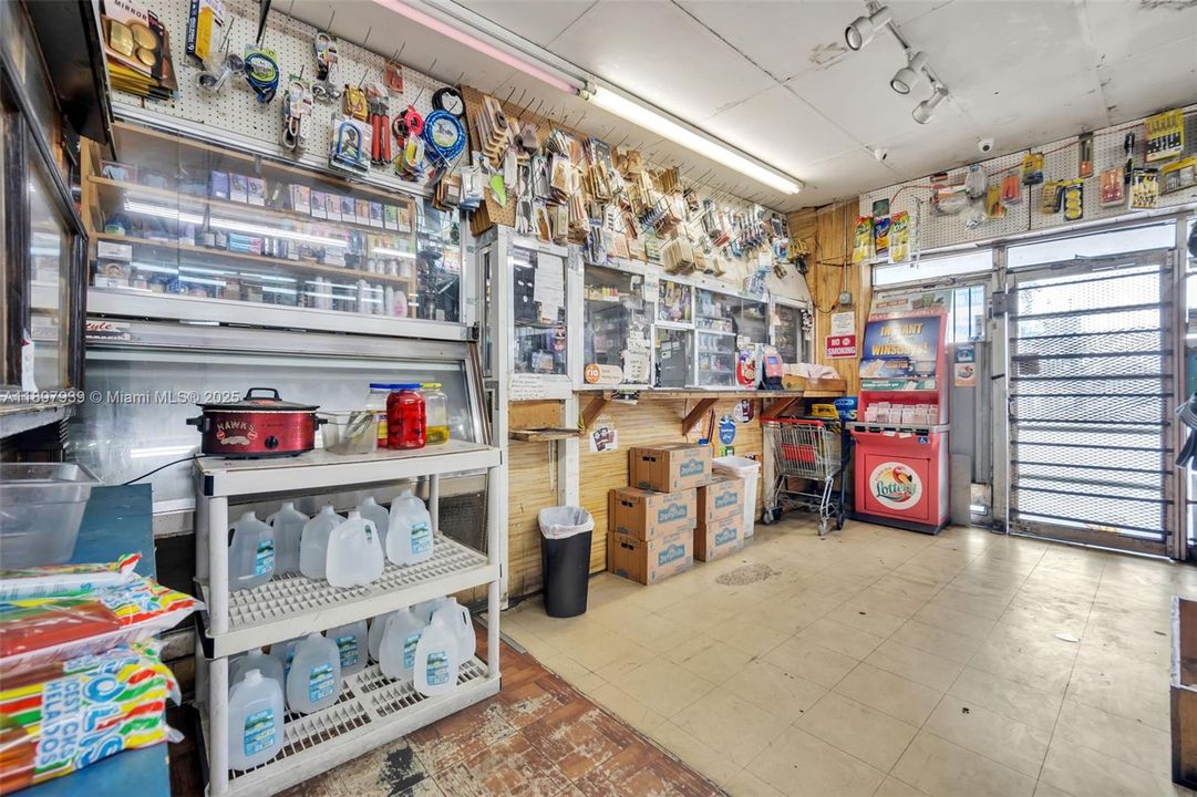 合同活跃: $1,500,000 (0 贝兹, 0 浴室, 0 平方英尺)