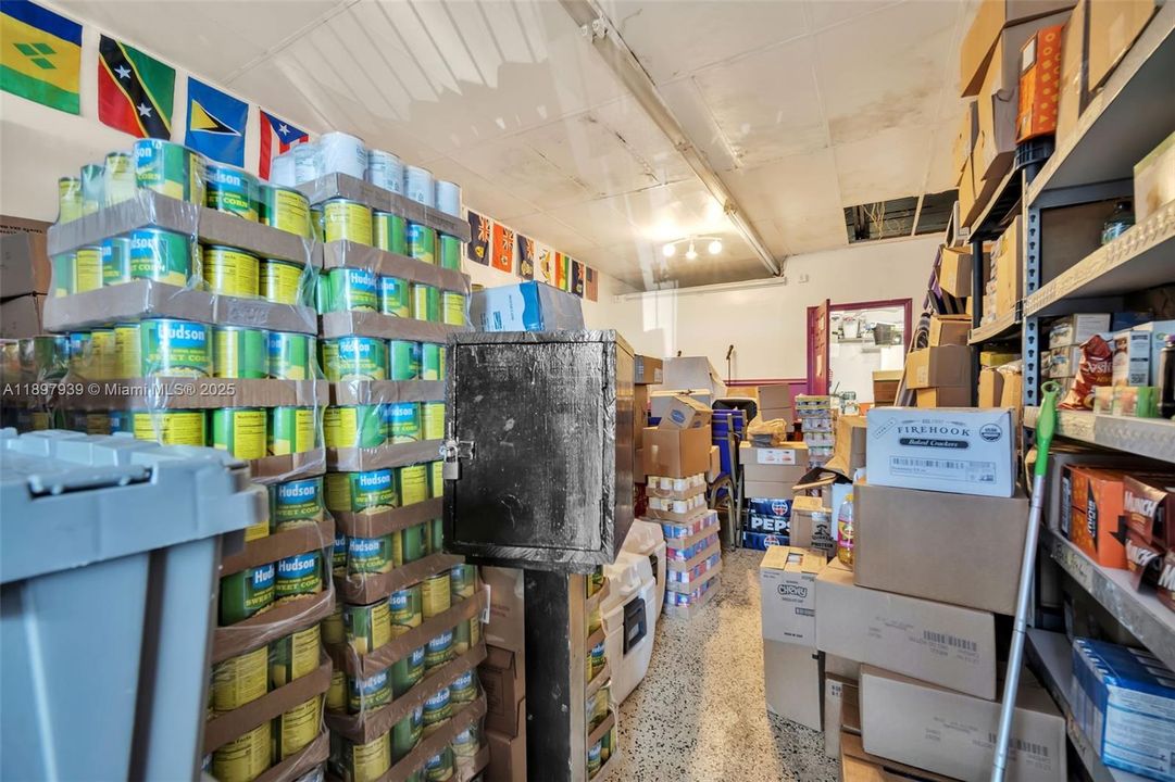 合同活跃: $1,500,000 (0 贝兹, 0 浴室, 0 平方英尺)