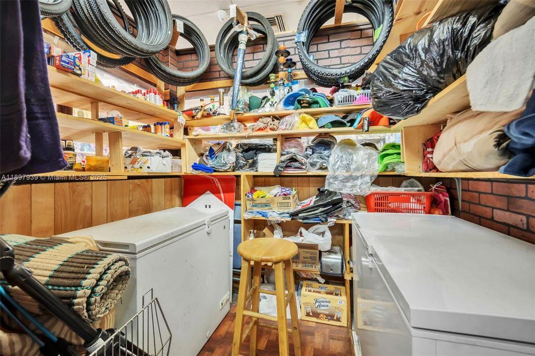 合同活跃: $1,500,000 (0 贝兹, 0 浴室, 0 平方英尺)