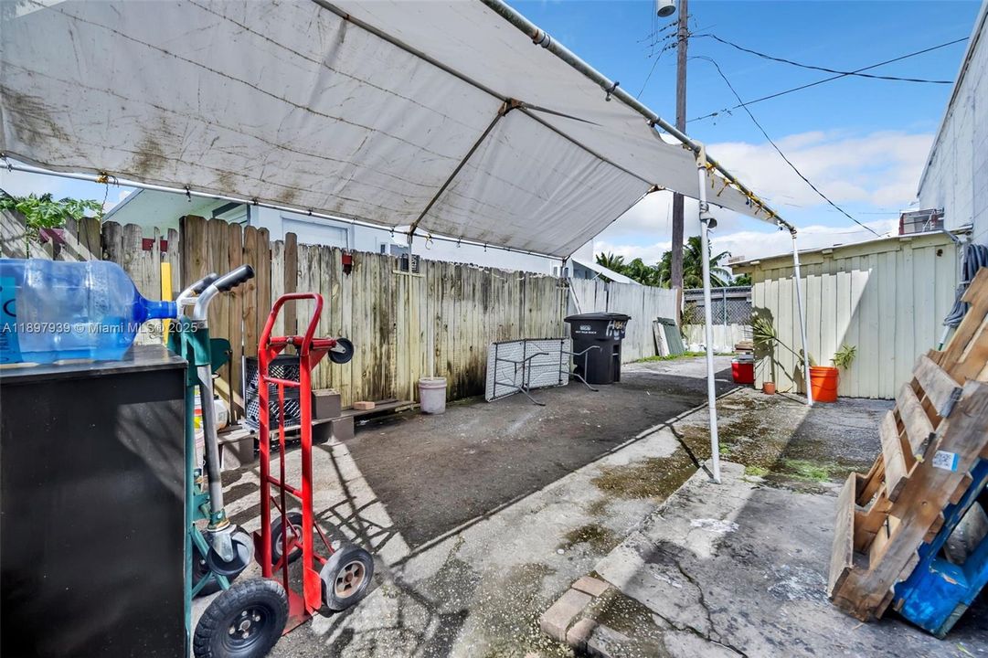 合同活跃: $1,500,000 (0 贝兹, 0 浴室, 0 平方英尺)