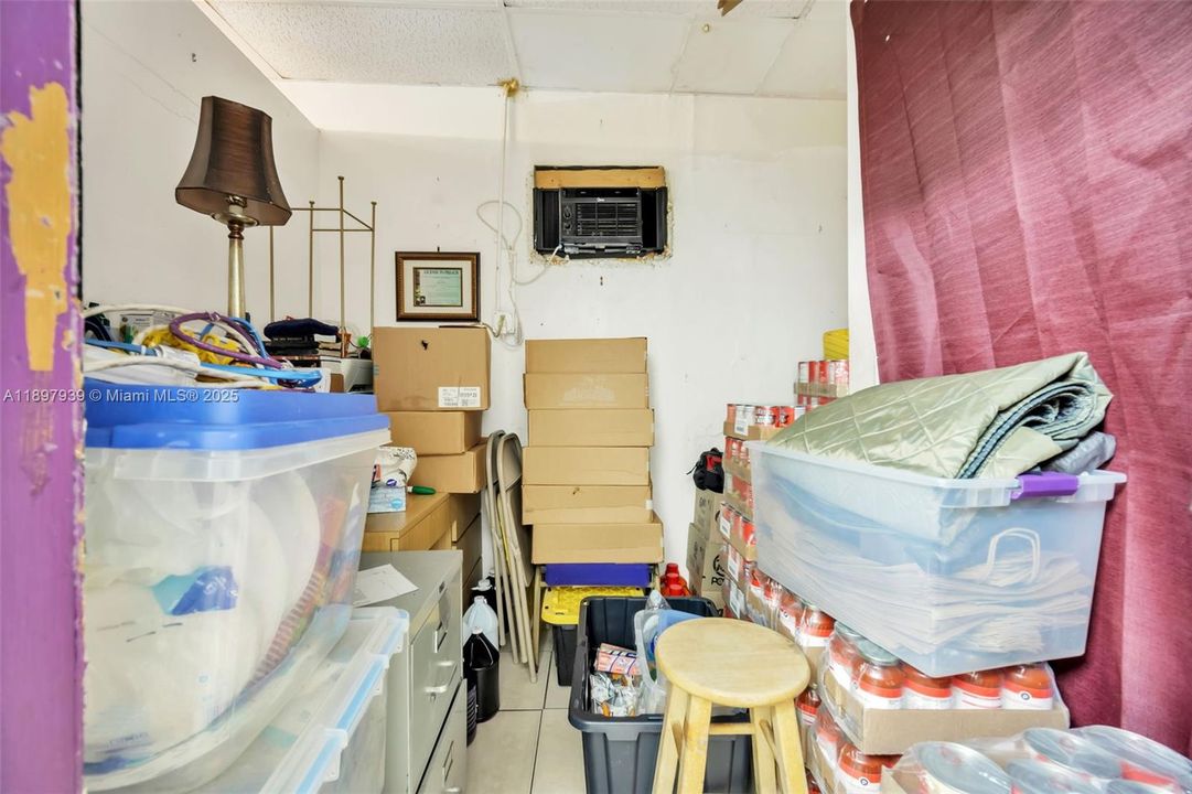 合同活跃: $1,500,000 (0 贝兹, 0 浴室, 0 平方英尺)