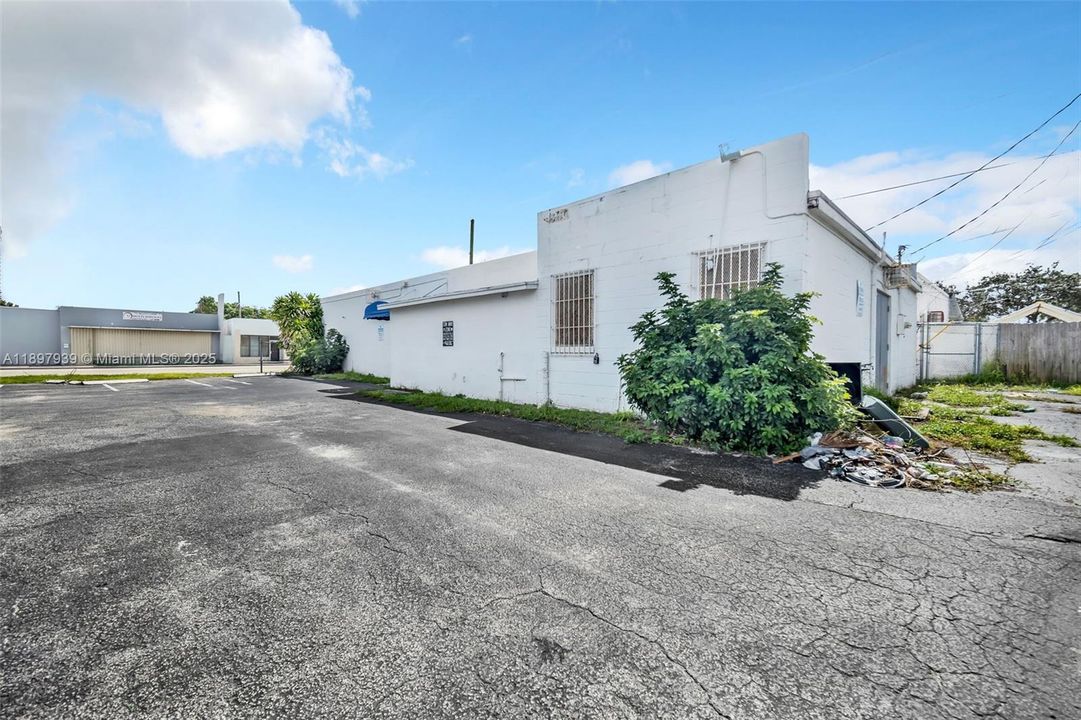 合同活跃: $1,500,000 (0 贝兹, 0 浴室, 0 平方英尺)