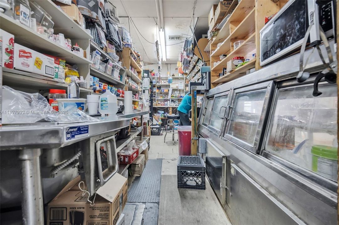 合同活跃: $1,500,000 (0 贝兹, 0 浴室, 0 平方英尺)