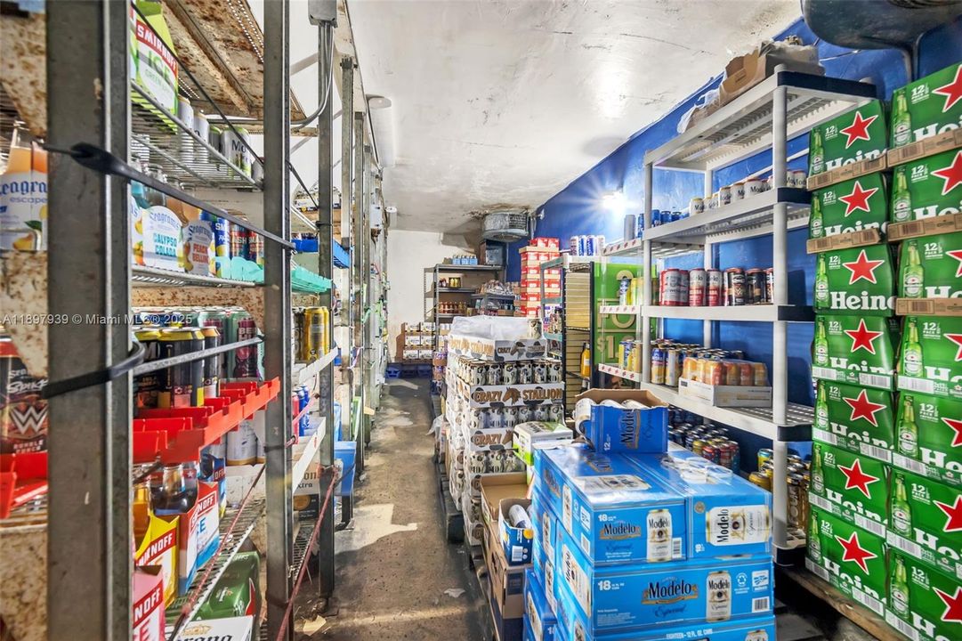 合同活跃: $1,500,000 (0 贝兹, 0 浴室, 0 平方英尺)