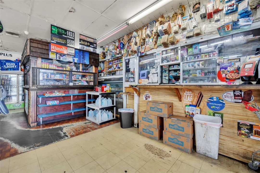 合同活跃: $1,500,000 (0 贝兹, 0 浴室, 0 平方英尺)