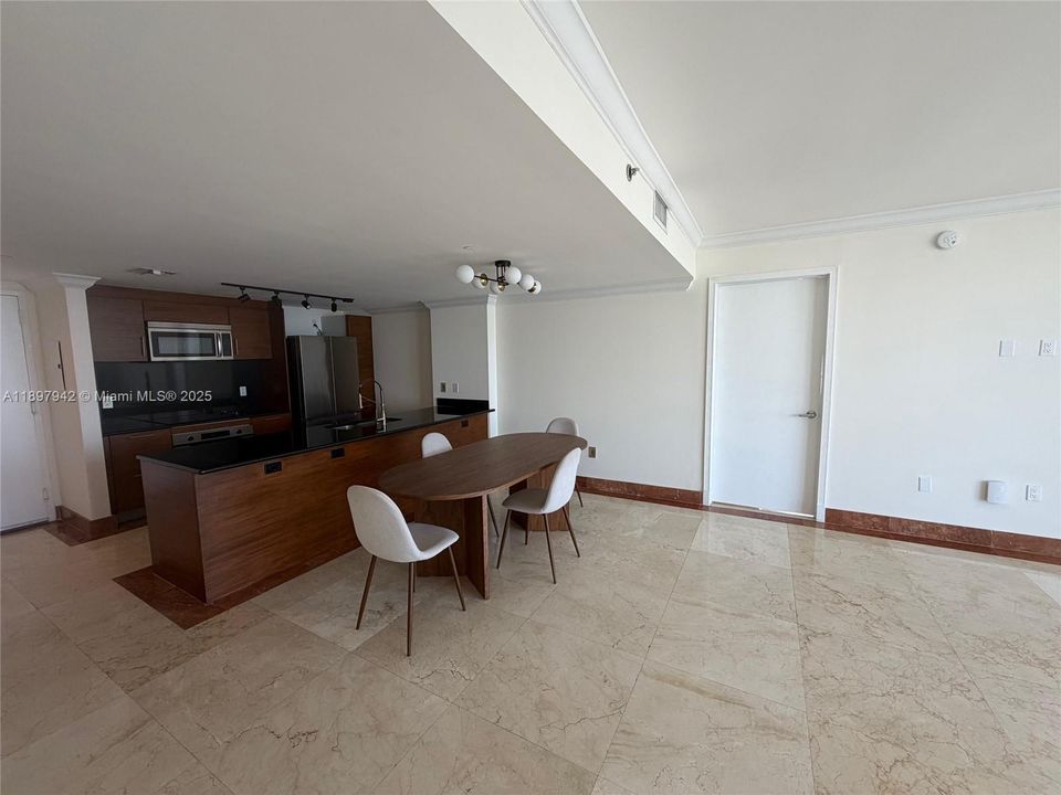 En Venta: $775,000 (2 camas, 2 baños, 1256 Pies cuadrados)