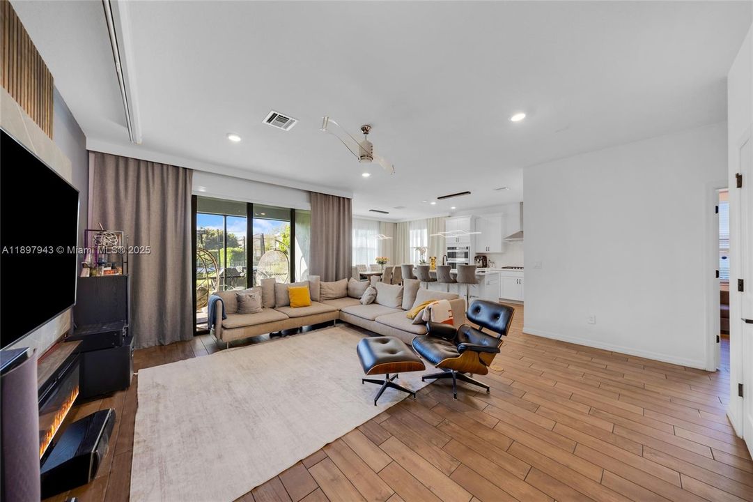 На продажу: $970,000 (3 спален, 2 ванн, 2143 Квадратных фут)