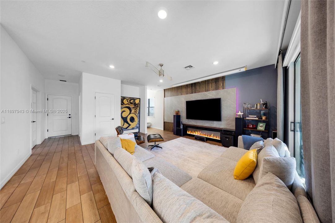 На продажу: $970,000 (3 спален, 2 ванн, 2143 Квадратных фут)