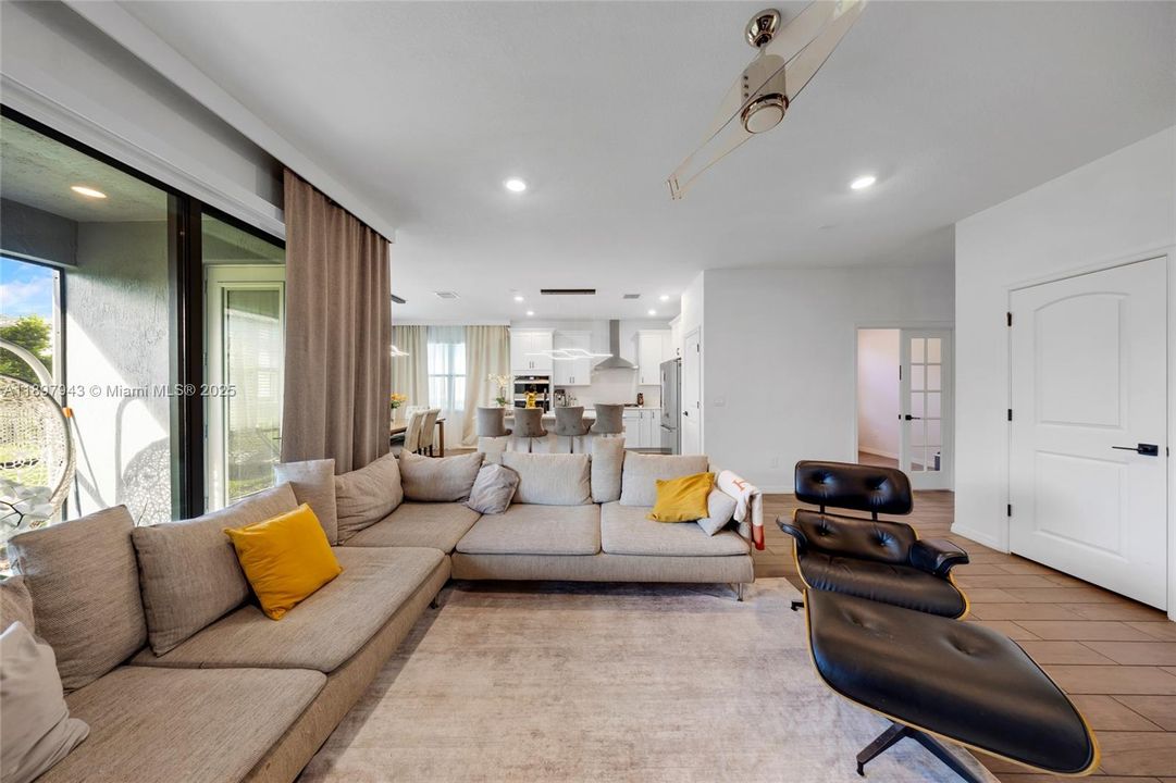 На продажу: $970,000 (3 спален, 2 ванн, 2143 Квадратных фут)