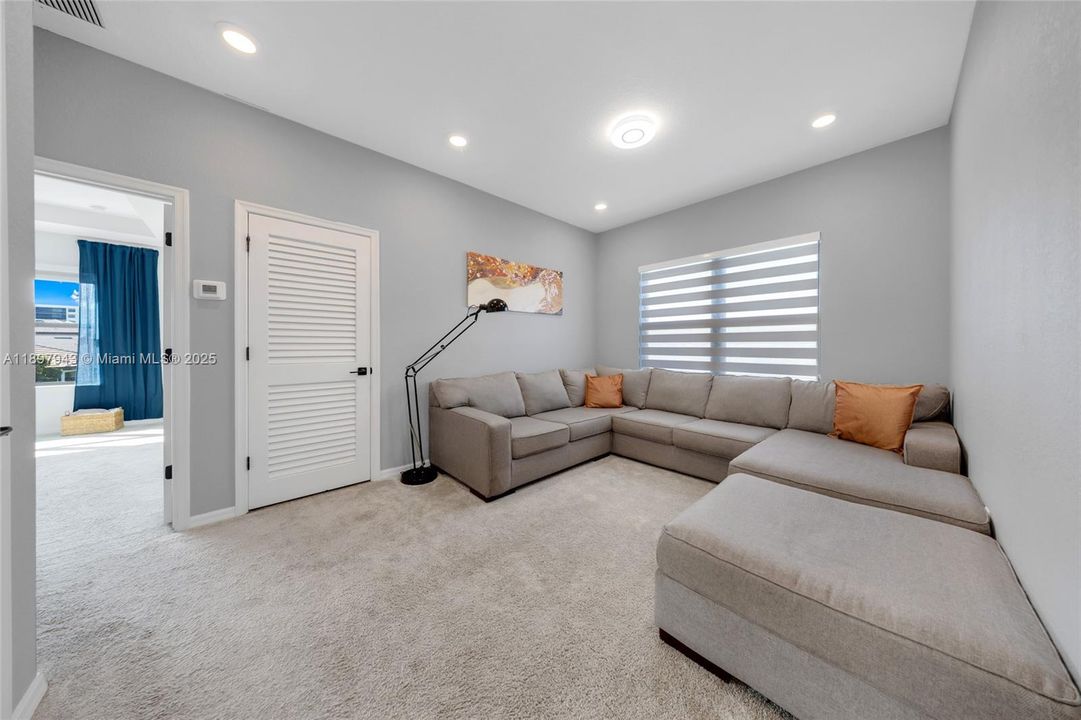 На продажу: $970,000 (3 спален, 2 ванн, 2143 Квадратных фут)