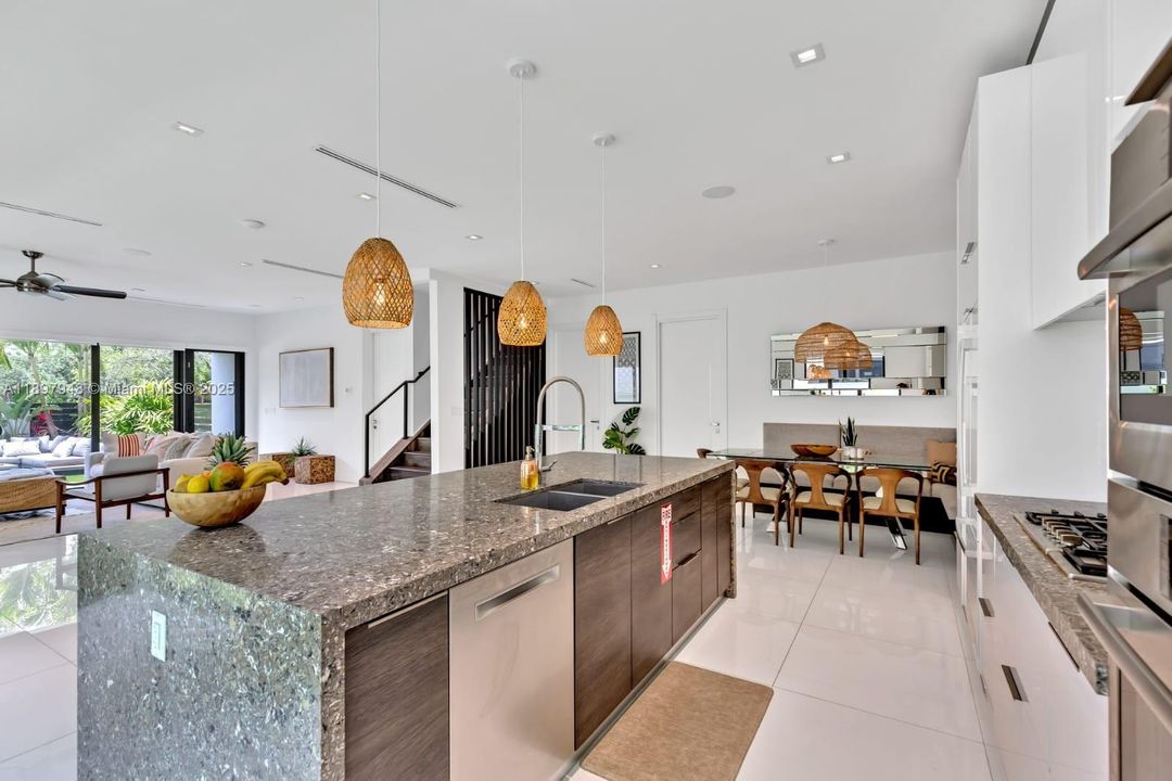 待售: $1,799,000 (5 贝兹, 4 浴室, 3066 平方英尺)