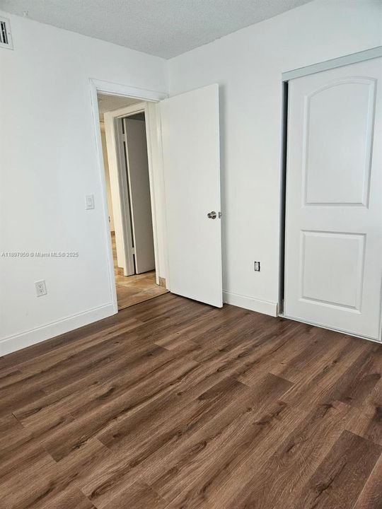 合同活跃: $1,900 (2 贝兹, 2 浴室, 787 平方英尺)