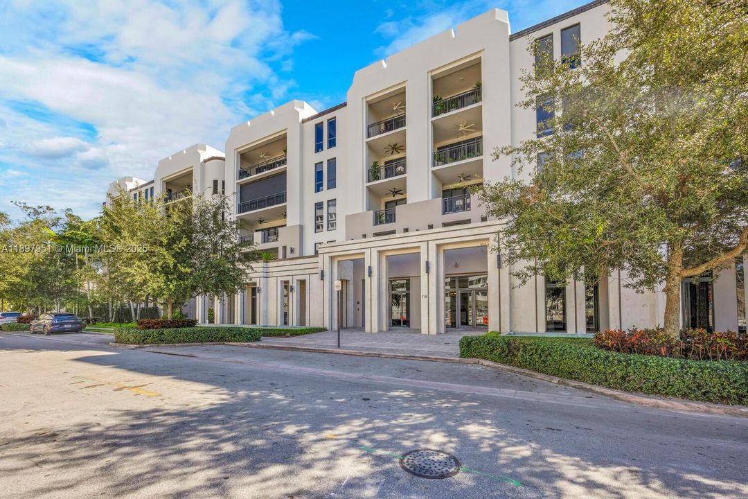 For Sale: $1,650,000 (2 beds, 2 baths, 1972 Square Feet)